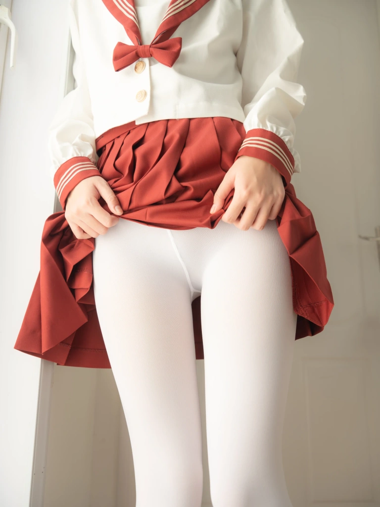 《内部015 一只喵喵梓 白丝JK制服》｜紧急企划 · 90张写真、1 个视频