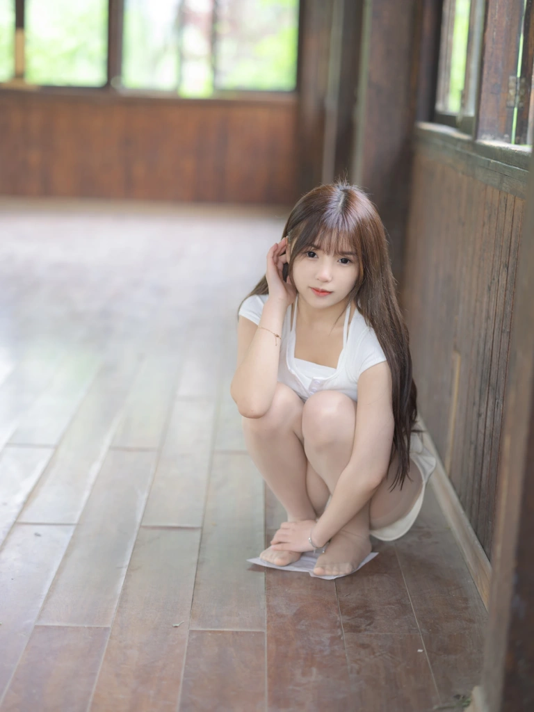《晴涩-01E》｜森萝财团 · 109张写真、1 个视频