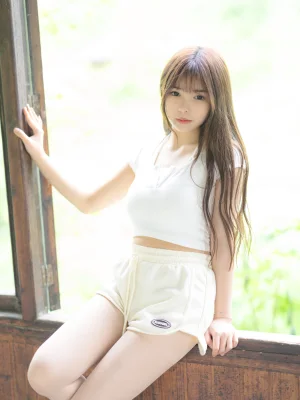 《晴涩-01E》｜森萝财团 · 109张写真、1 个视频