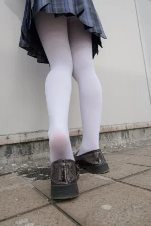 《月下-02》｜森萝财团 · 102张写真、1 个视频
