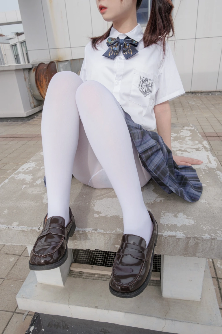 《月下-02》｜森萝财团 · 102张写真、1 个视频