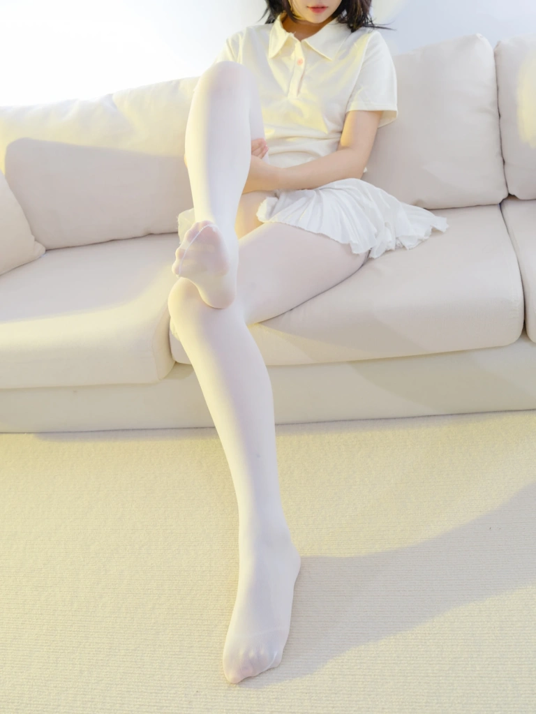 《小樱-02E 4K 白丝T恤短裙》｜森萝财团 · 100张写真、1 个视频