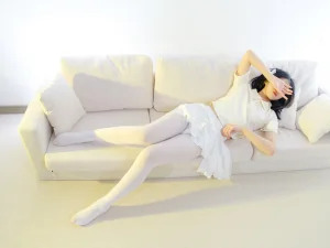 《小樱-02E 4K 白丝T恤短裙》｜森萝财团 · 100张写真、1 个视频