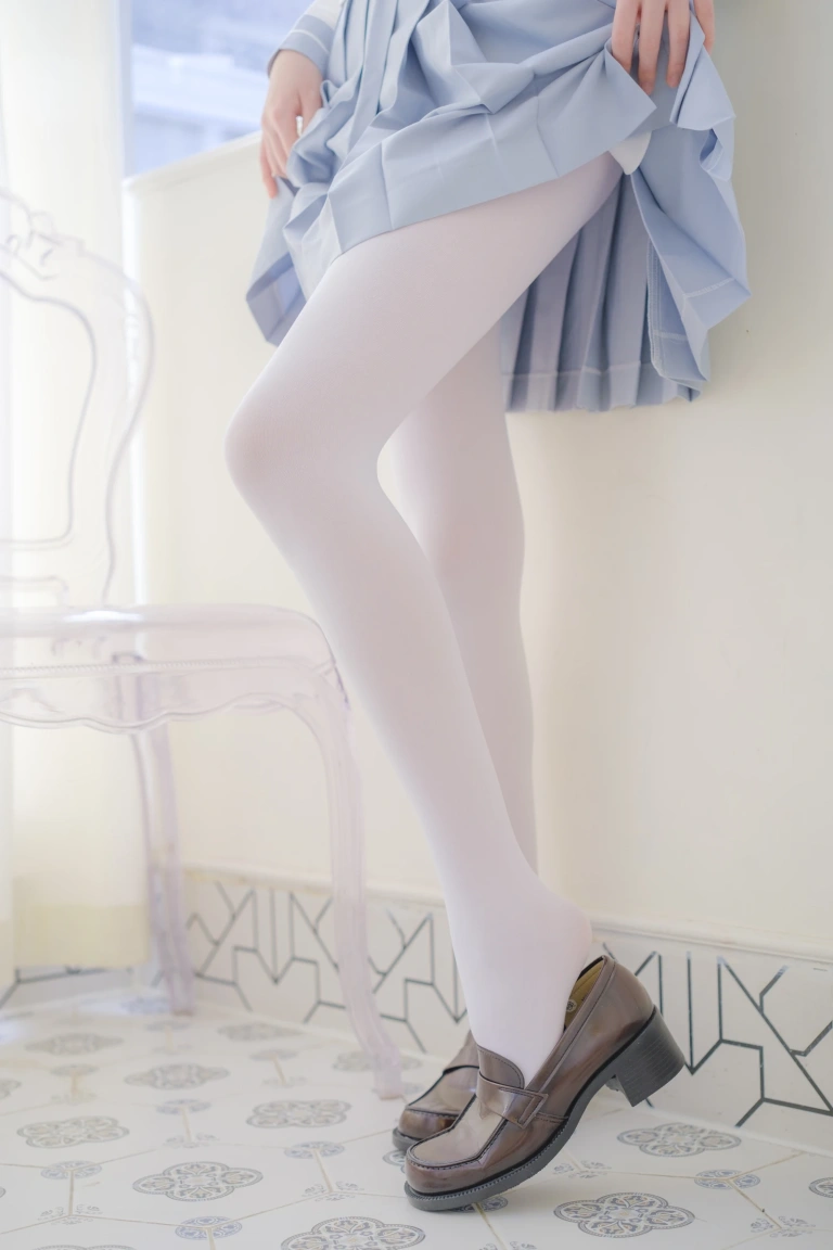 《微风-04》｜森萝财团 · 102张写真、1 个视频