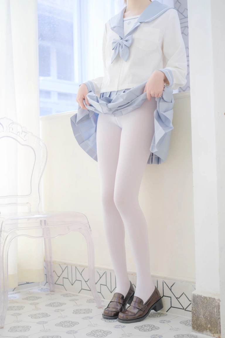 《微风-04》｜森萝财团 · 102张写真、1 个视频