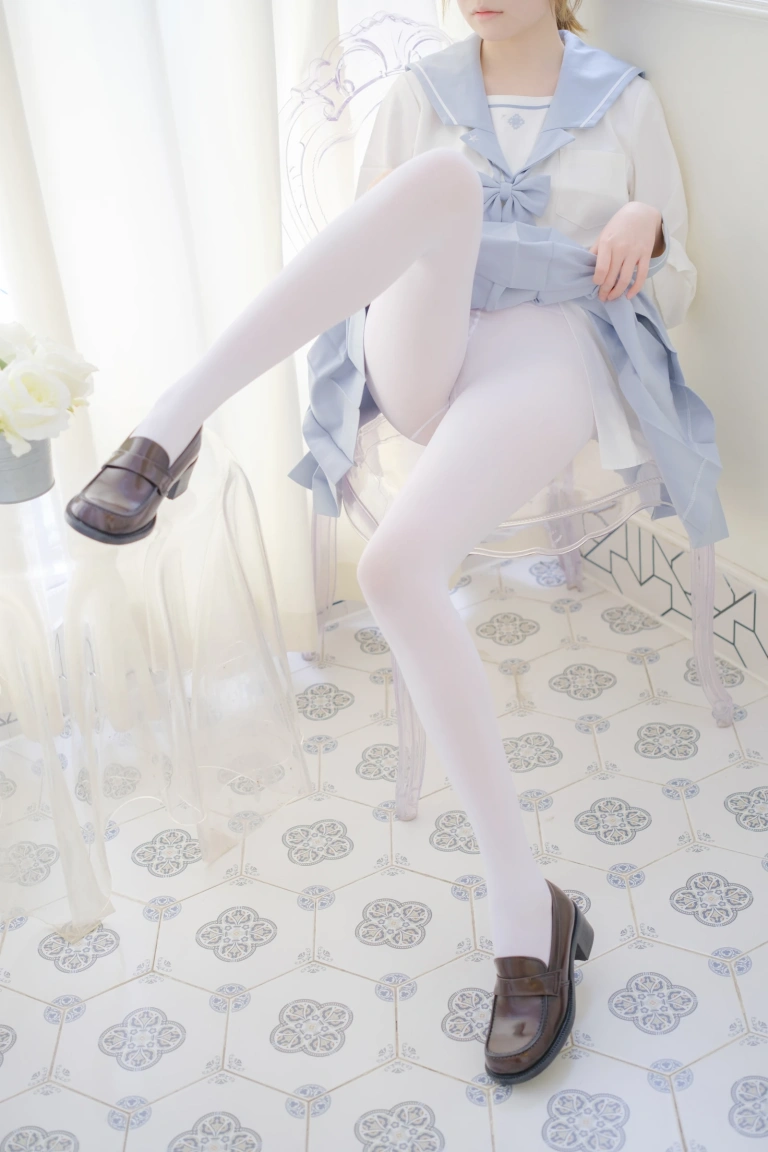 《微风-04》｜森萝财团 · 102张写真、1 个视频