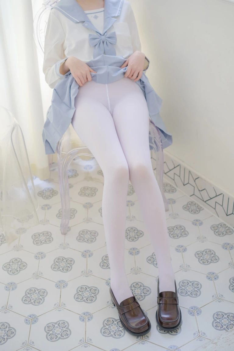 《微风-04》｜森萝财团 · 102张写真、1 个视频