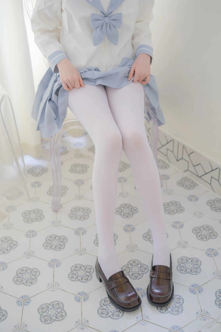 《微风-04》｜森萝财团 · 102张写真、1 个视频