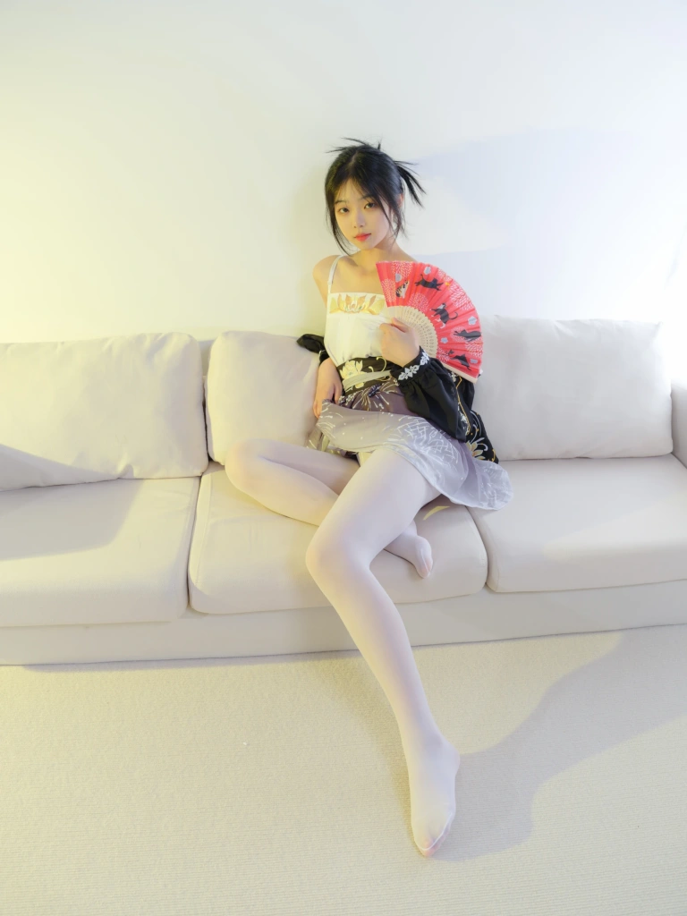 《小樱-04E 4K 白丝汉服肚兜》｜森萝财团 · 101张写真、1 个视频