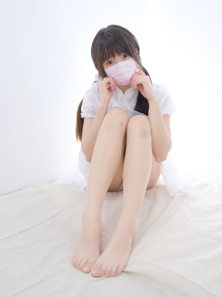 《春雪-05E 4K》｜森萝财团 · 115张写真、2 个视频