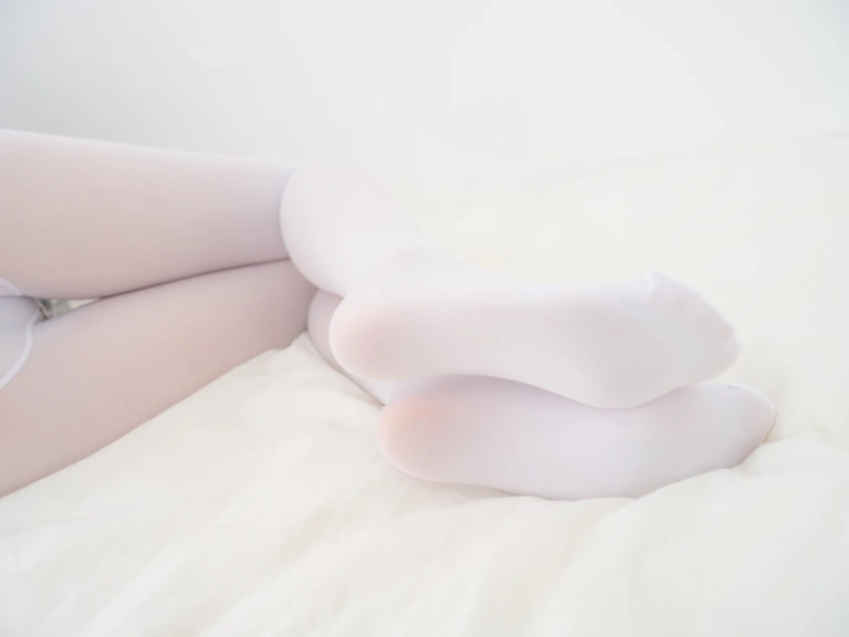 《小恩 白丝碎花裙》｜紧急企划 · 100张写真、1 个视频