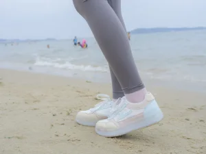 《晴涩-11E 4K》｜森萝财团 · 104张写真、1 个视频