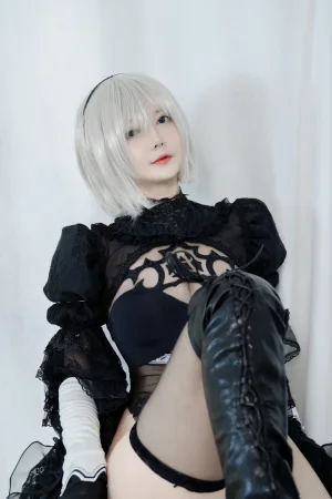 《2B黑婚纱》｜51酱 · 53张写真、2 个视频