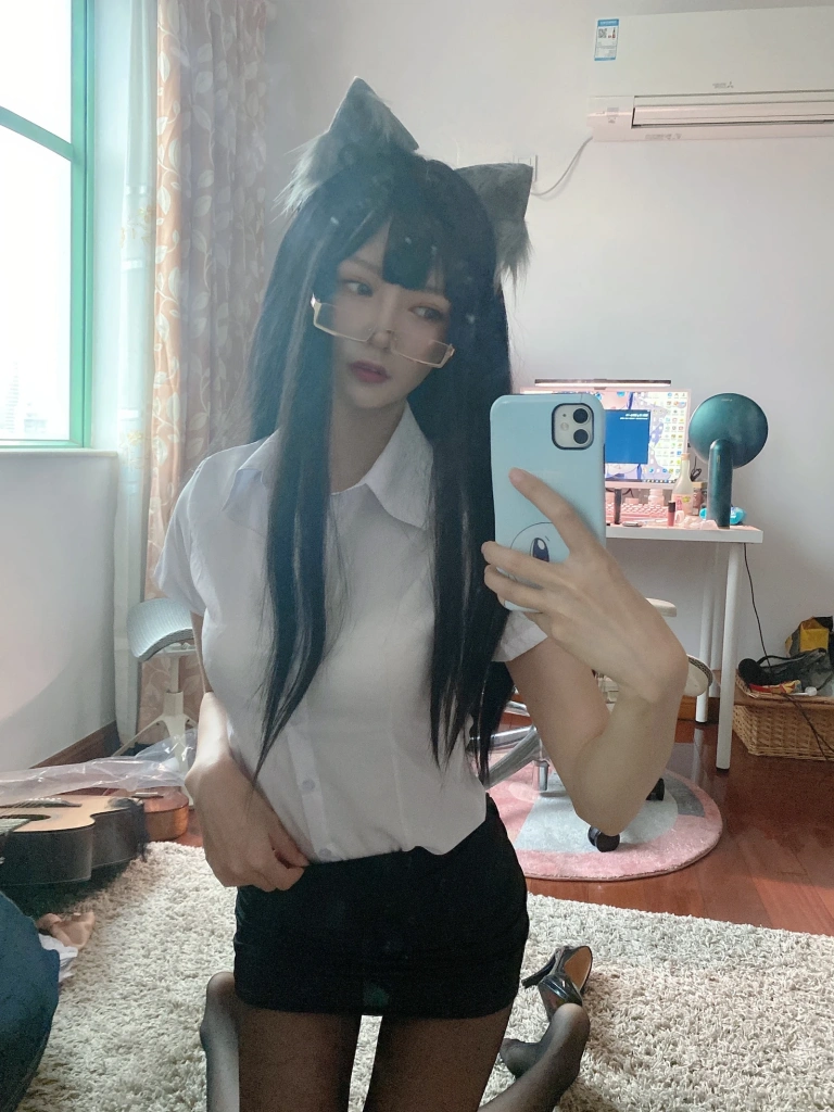《OL》｜51酱 · 20张写真、2 个视频