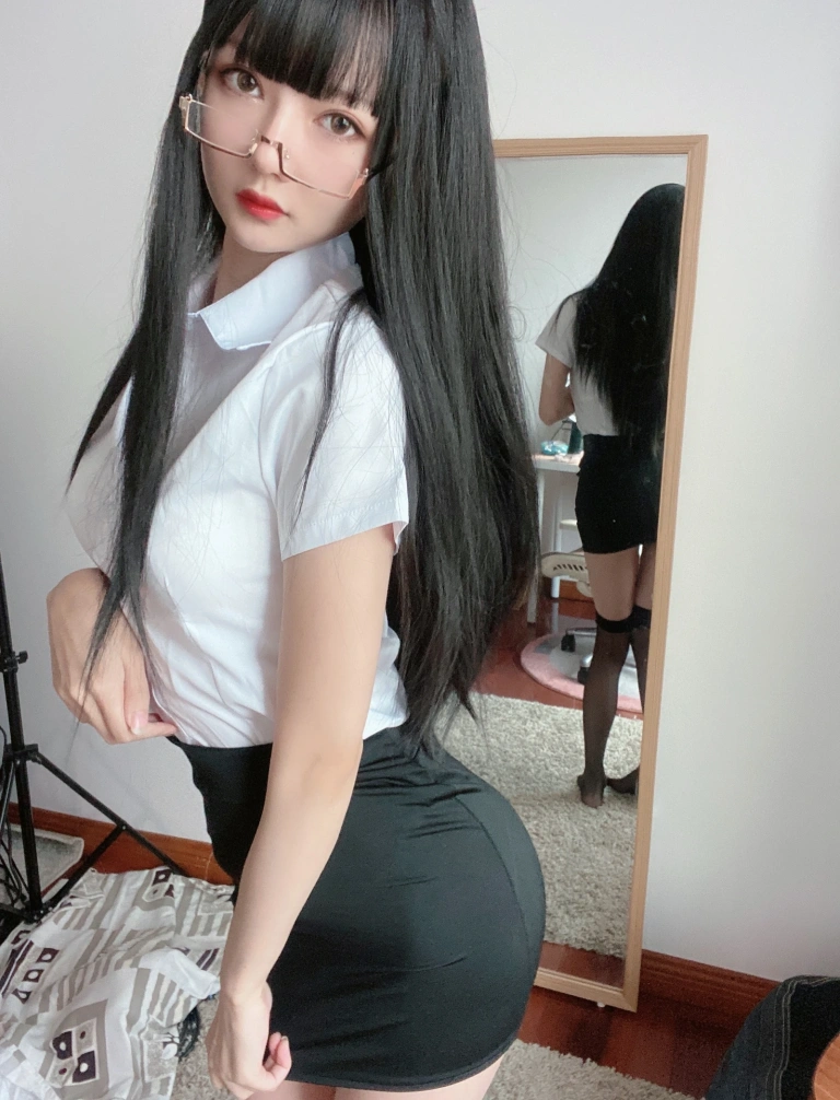 《OL》｜51酱 · 20张写真、2 个视频