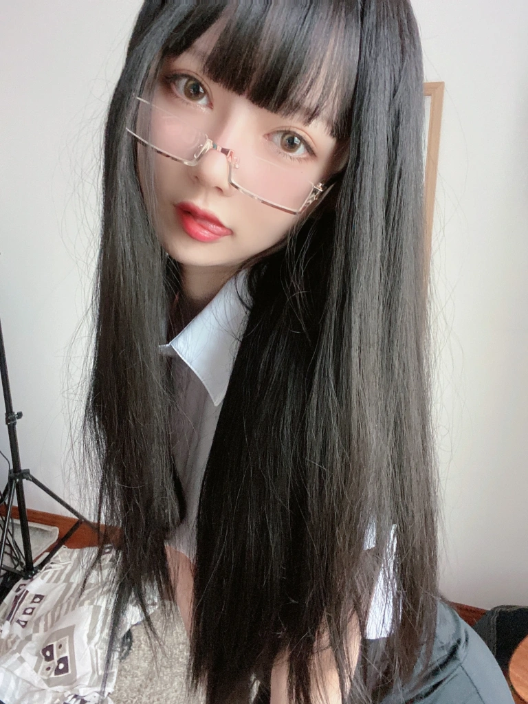 《OL》｜51酱 · 20张写真、2 个视频