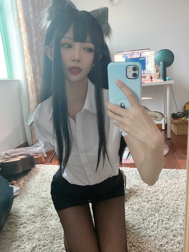 《OL》｜51酱 · 20张写真、2 个视频