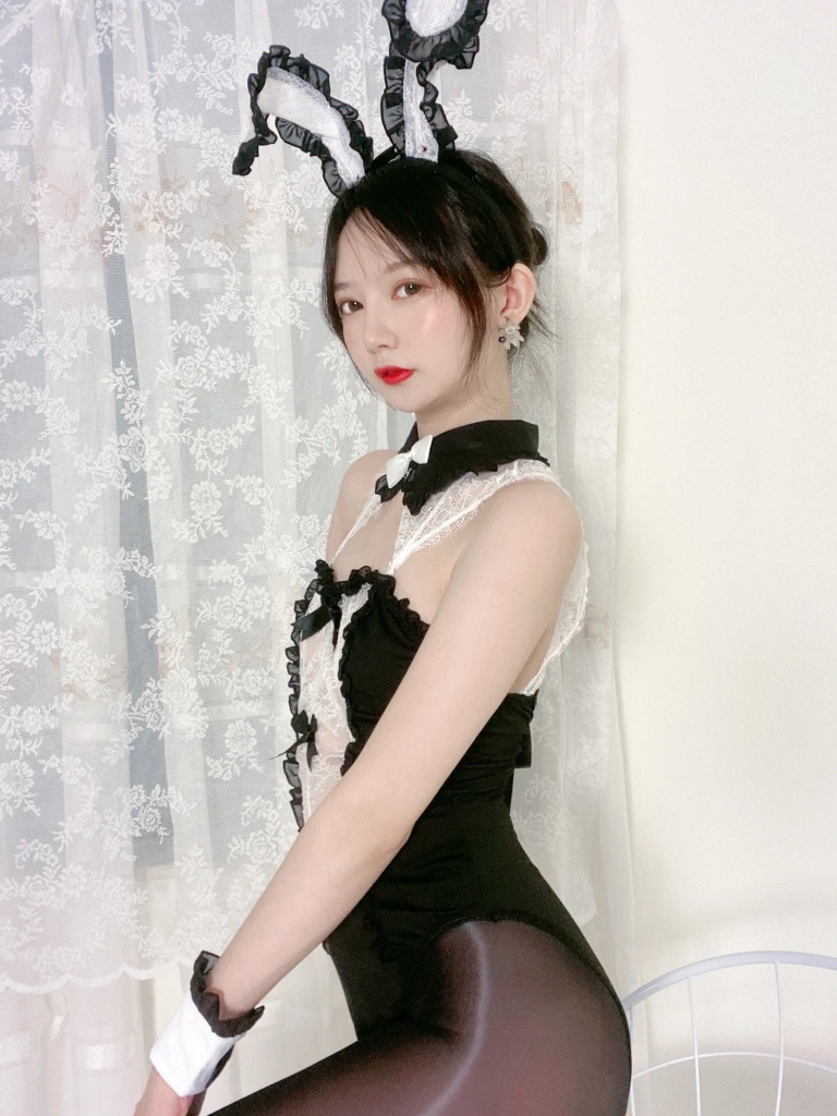 《油光袜》｜51酱 · 59张写真、4 个视频