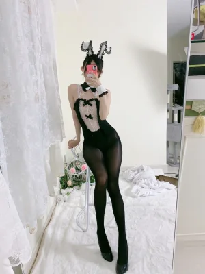 《油光袜》｜51酱 · 59张写真、4 个视频