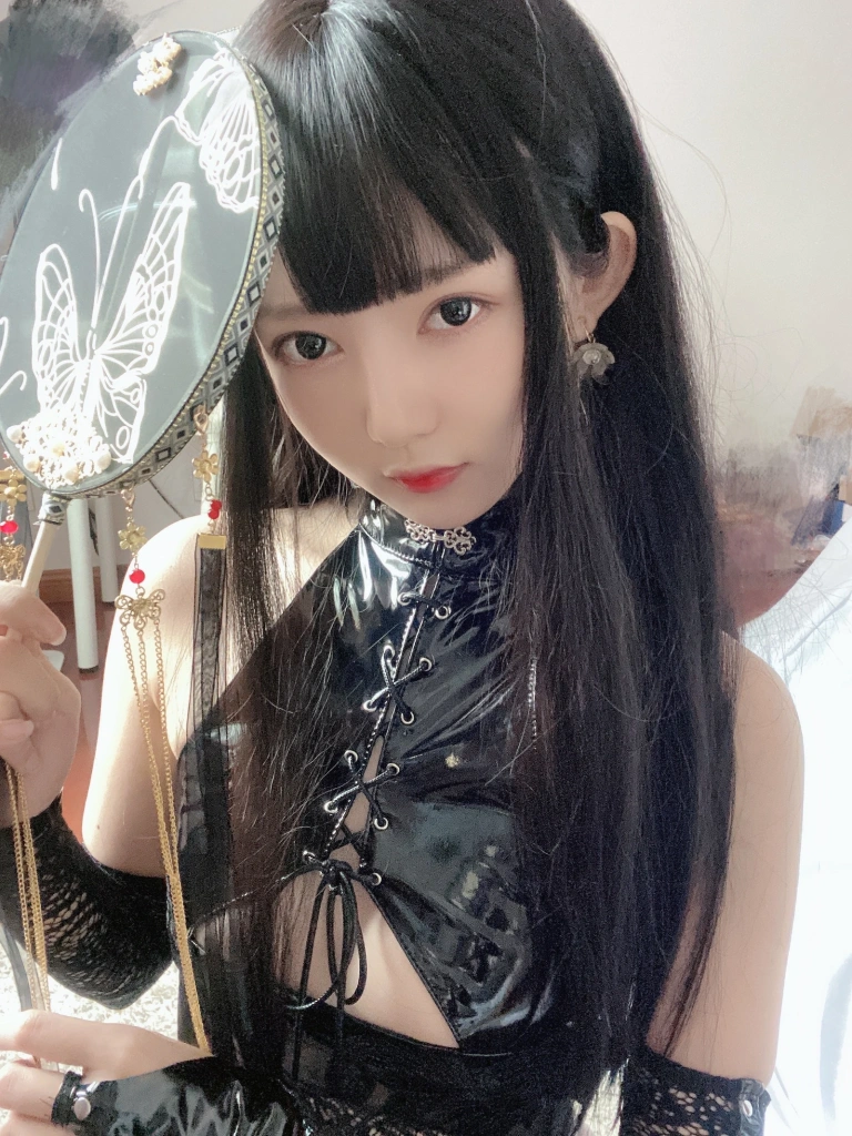 《靡烟》｜51酱 · 35张写真