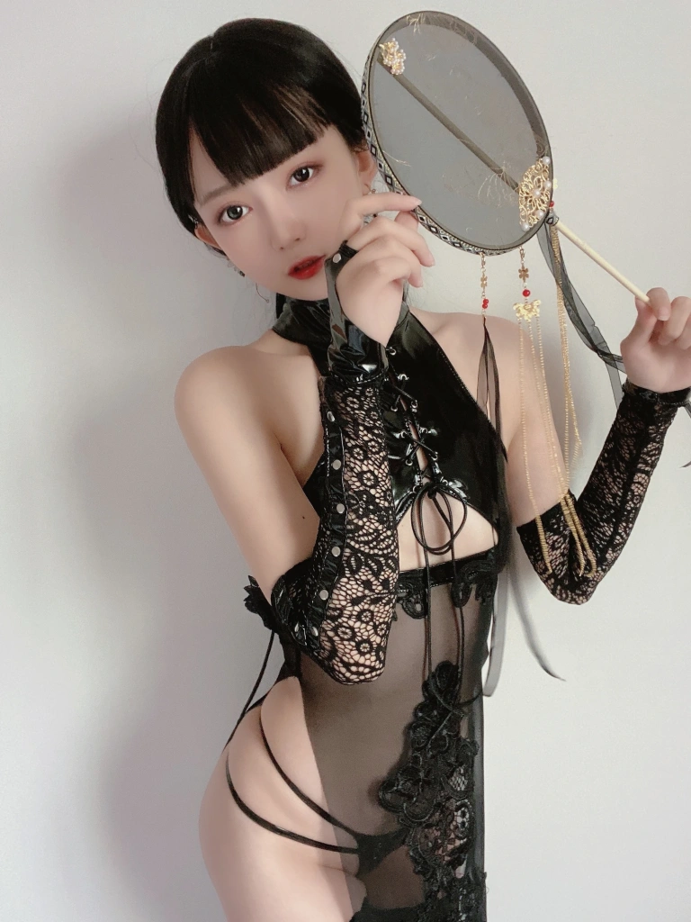 《靡烟》｜51酱 · 35张写真