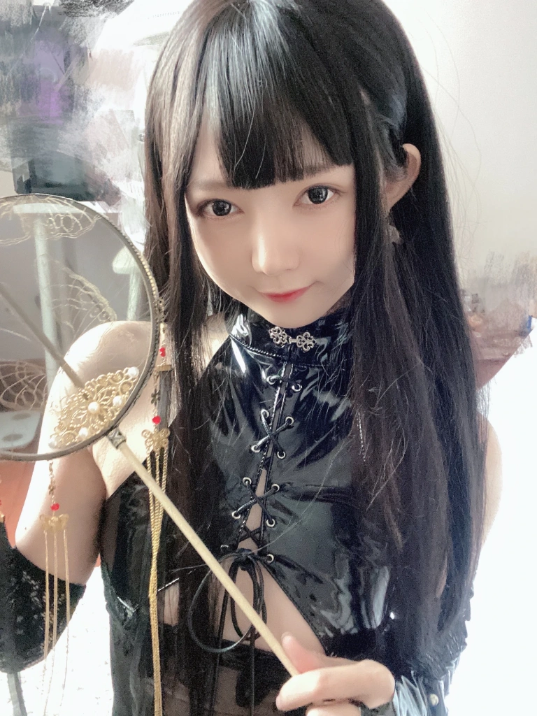 《靡烟》｜51酱 · 35张写真
