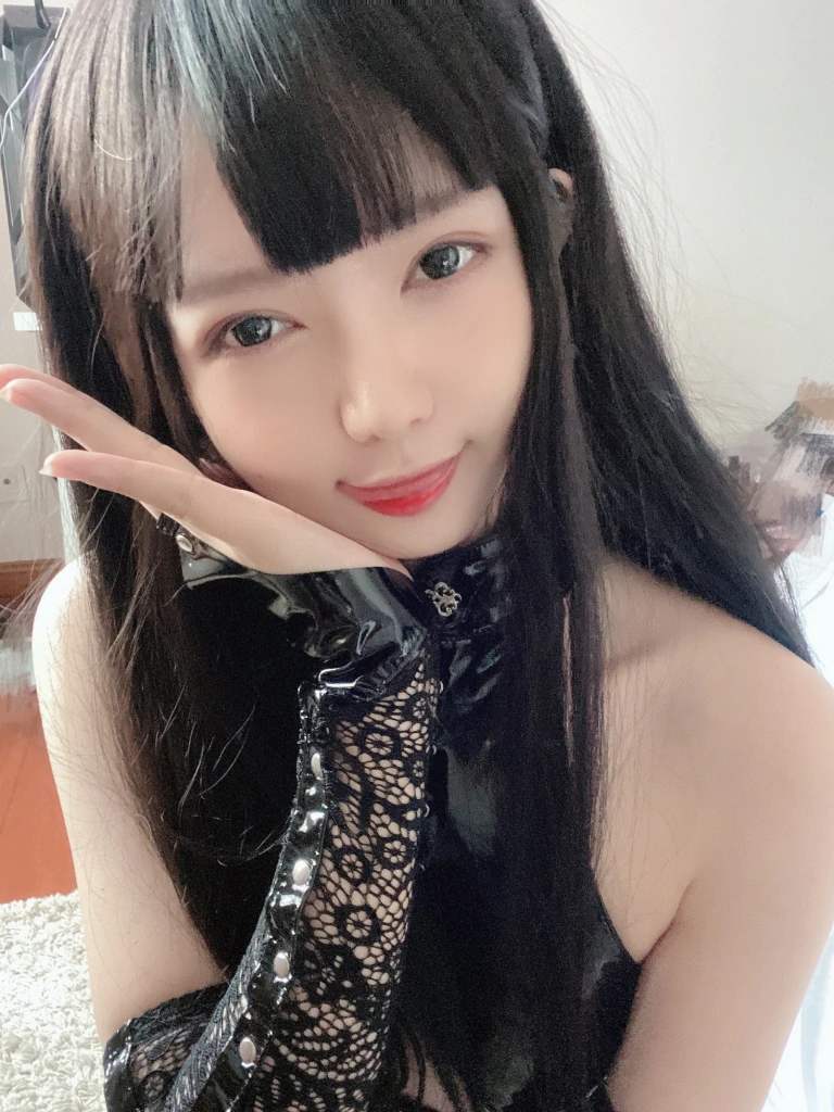 《靡烟》｜51酱 · 35张写真