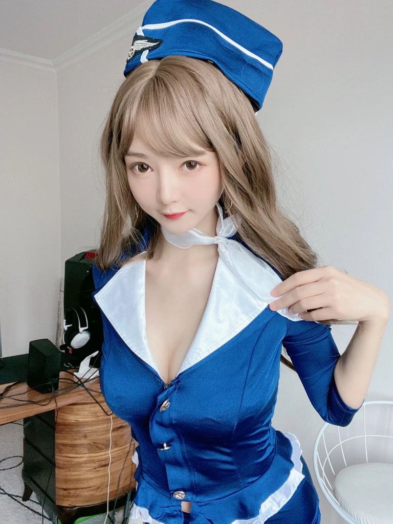 《蓝色制服装》｜51酱 · 35张写真、3 个视频