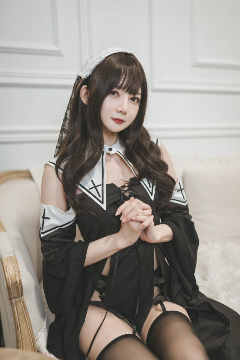 《修女》｜51酱 · 33张写真