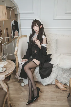 《修女》｜51酱 · 33张写真