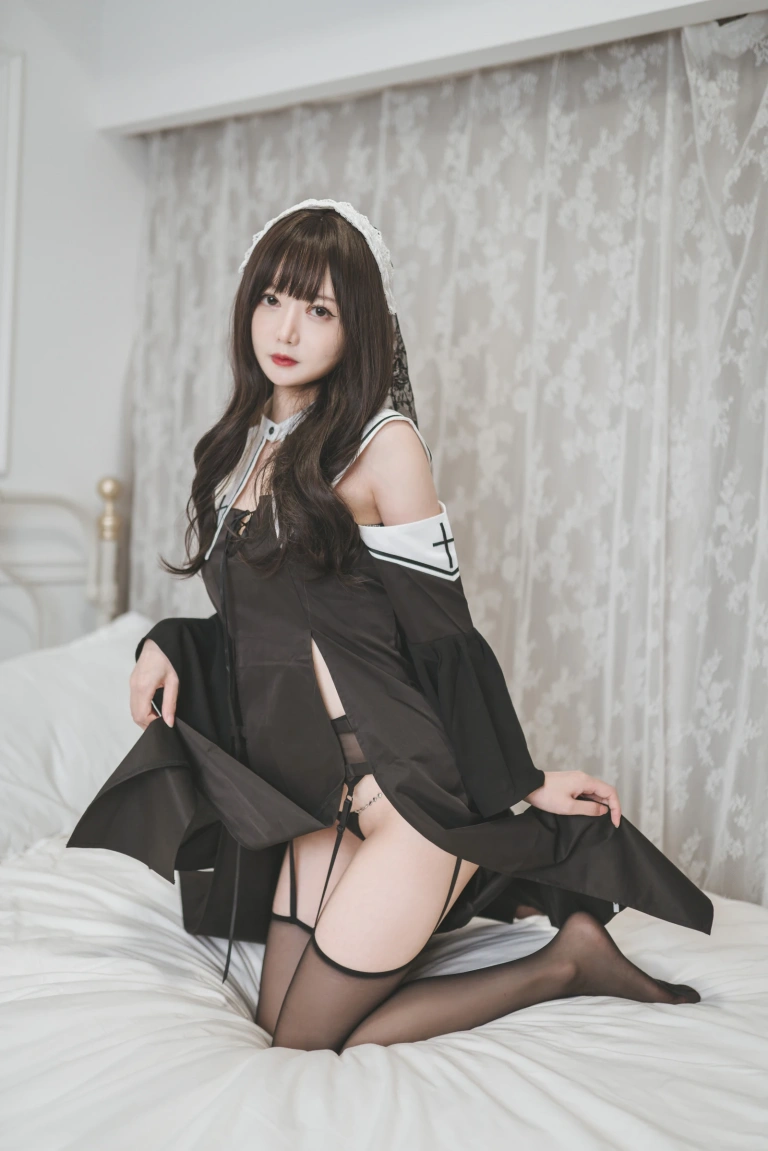 《修女》｜51酱 · 33张写真