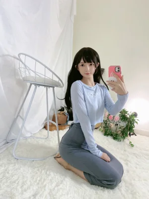 《吉他妹妹自拍》｜51酱 · 25张写真、3 个视频