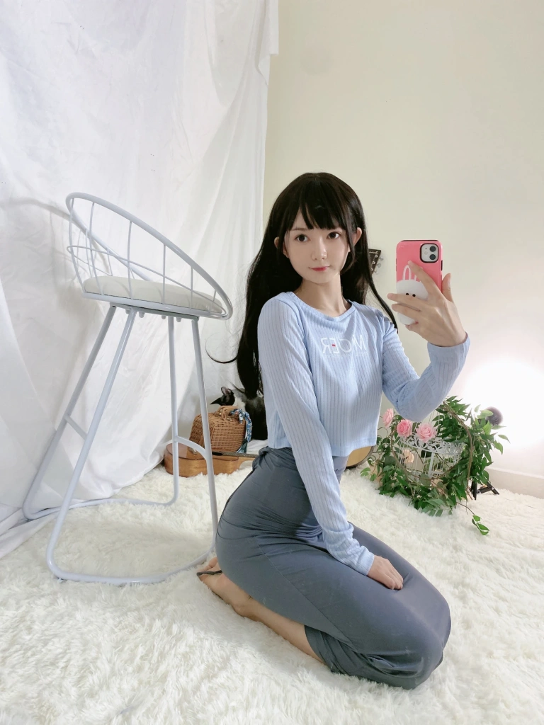 《吉他妹妹自拍》｜51酱 · 25张写真、3 个视频