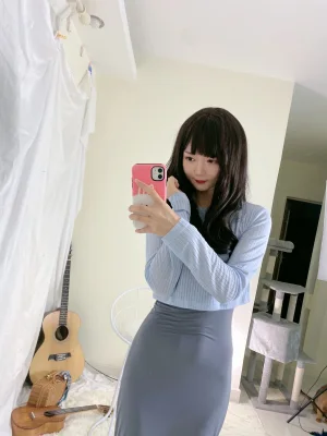 《吉他妹妹自拍》｜51酱 · 25张写真、3 个视频