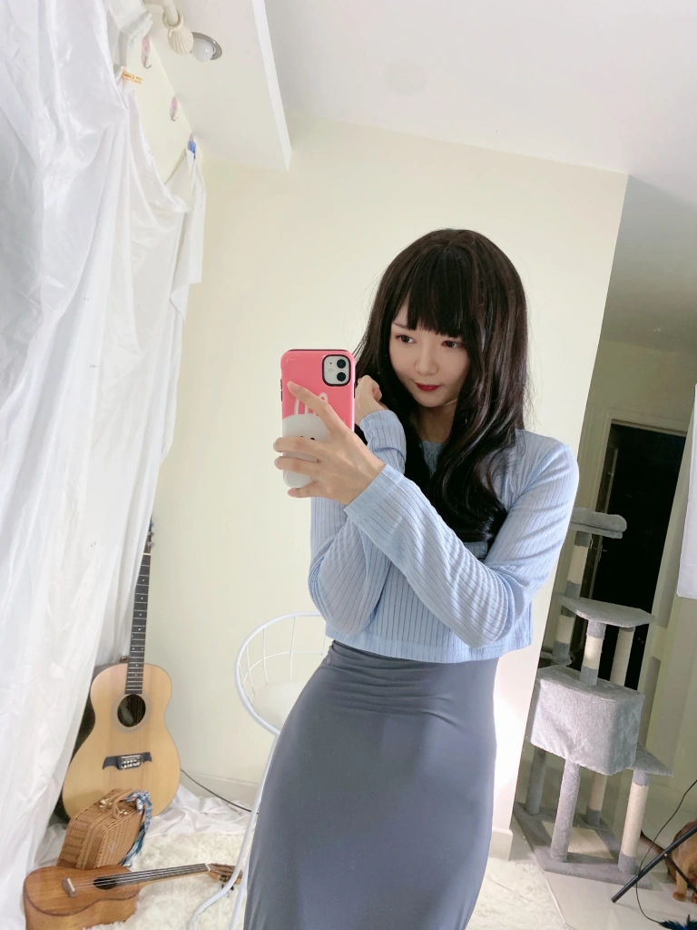 《吉他妹妹自拍》｜51酱 · 25张写真、3 个视频