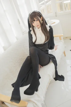 《修女》｜51酱 · 24张写真