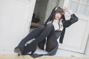 《修女》｜51酱 · 24张写真