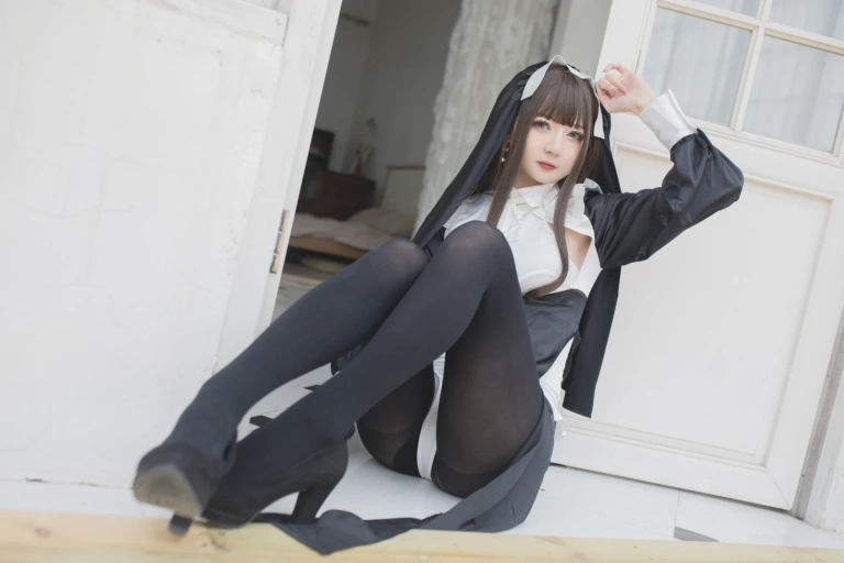 《修女》｜51酱 · 24张写真