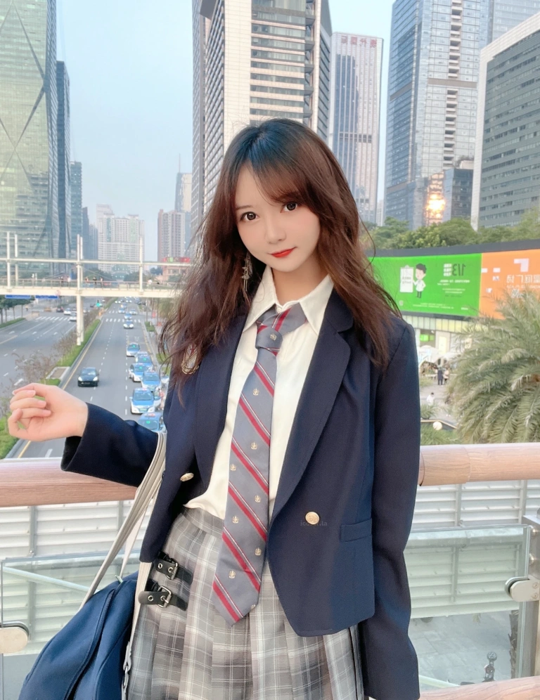 《2023年01月真爱粉》｜51酱 · 76张写真、8 个视频