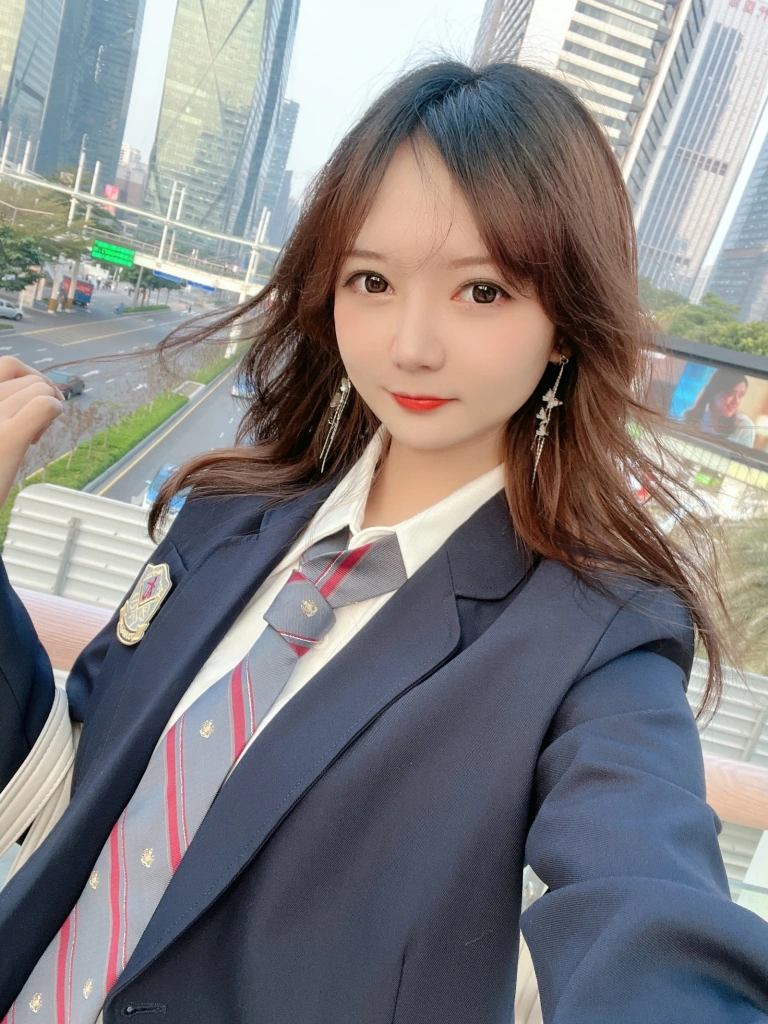 《2023年01月真爱粉》｜51酱 · 76张写真、8 个视频