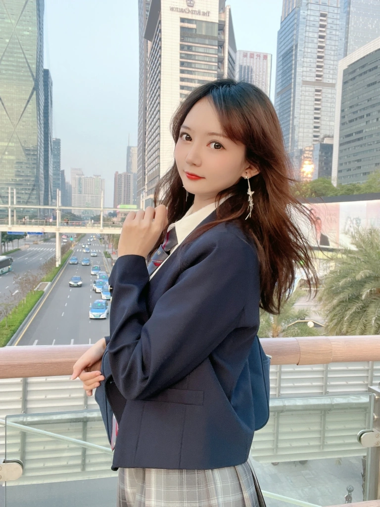 《2023年01月真爱粉》｜51酱 · 76张写真、8 个视频