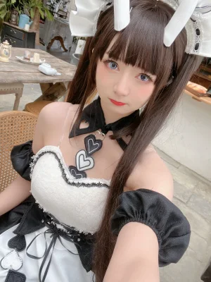 《2023年02月真爱粉》｜51酱 · 68张写真、6 个视频