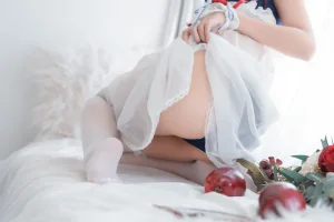 《白雪姬》｜三度_69 · 41张写真、3 个视频