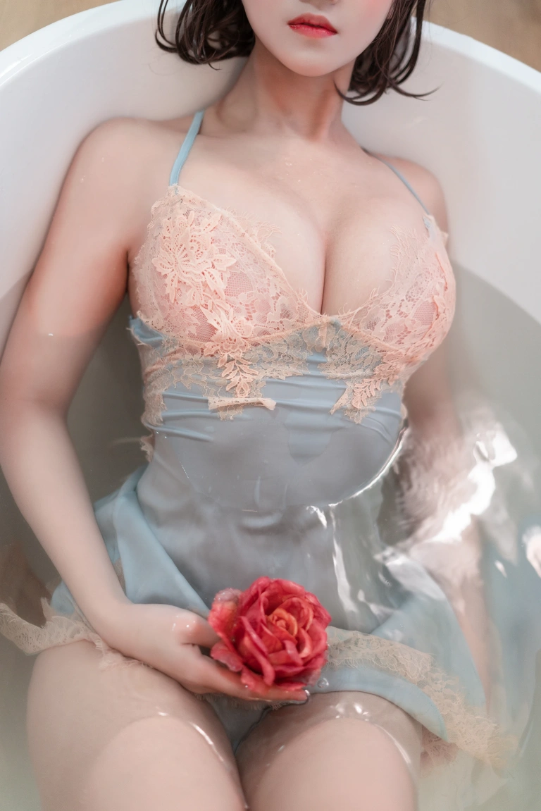 《浴缸蓝睡裙》｜三度_69 · 20张写真