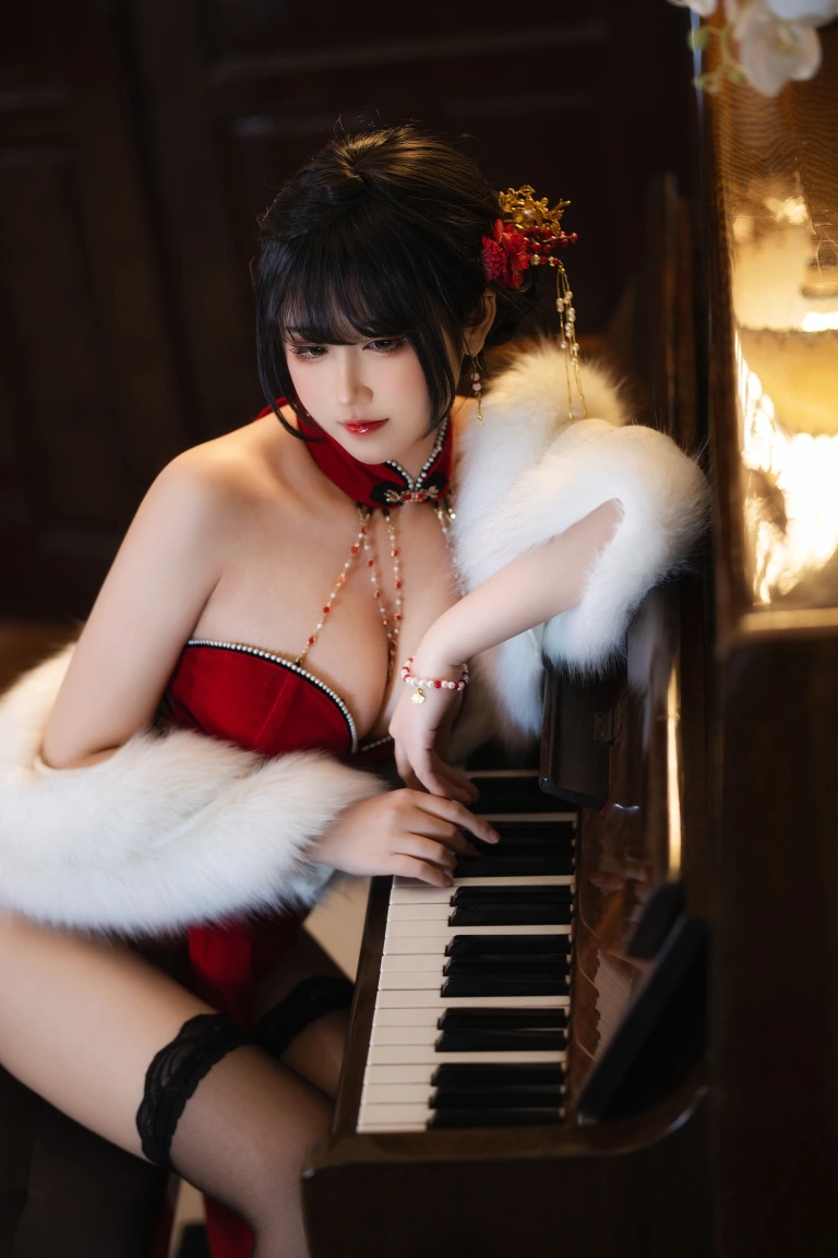 《红丝绒旗袍》｜三度_69 · 75张写真、3 个视频