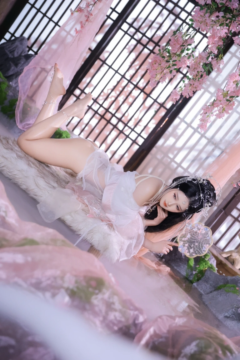 《小师姐》｜三度_69 · 81张写真