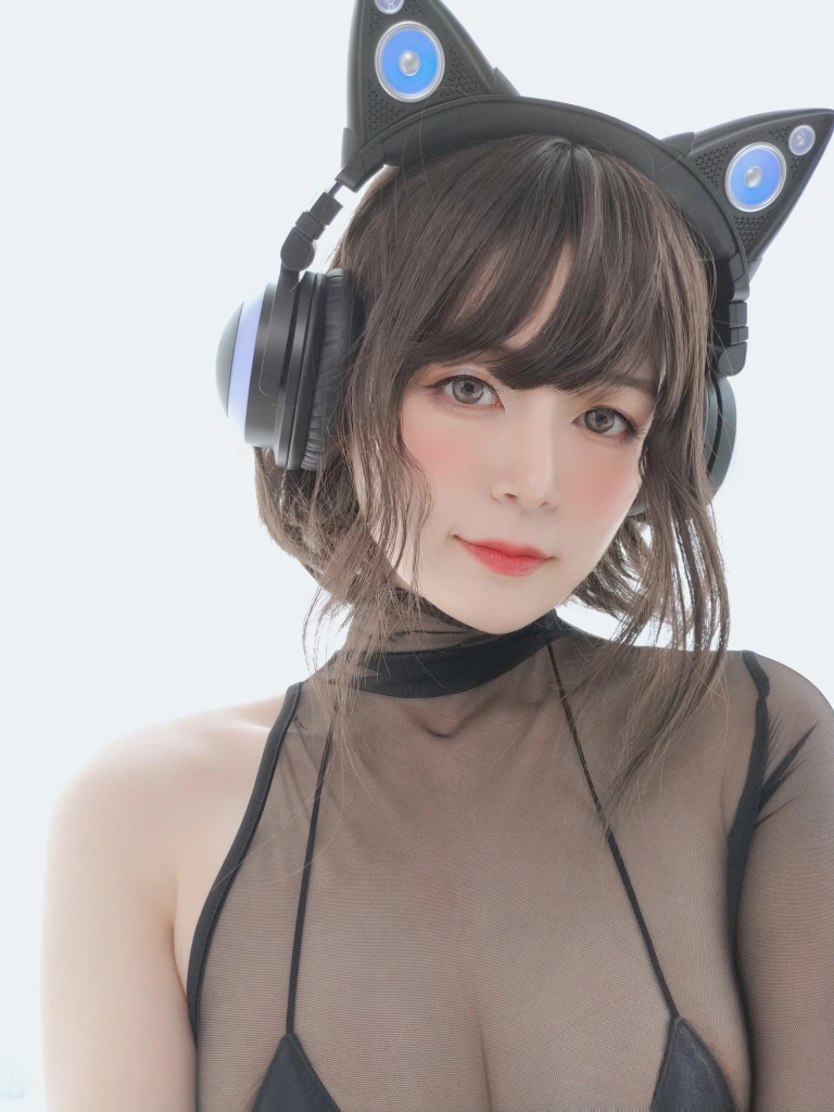 《电子喵》｜白银81 · 50张写真、3 个视频