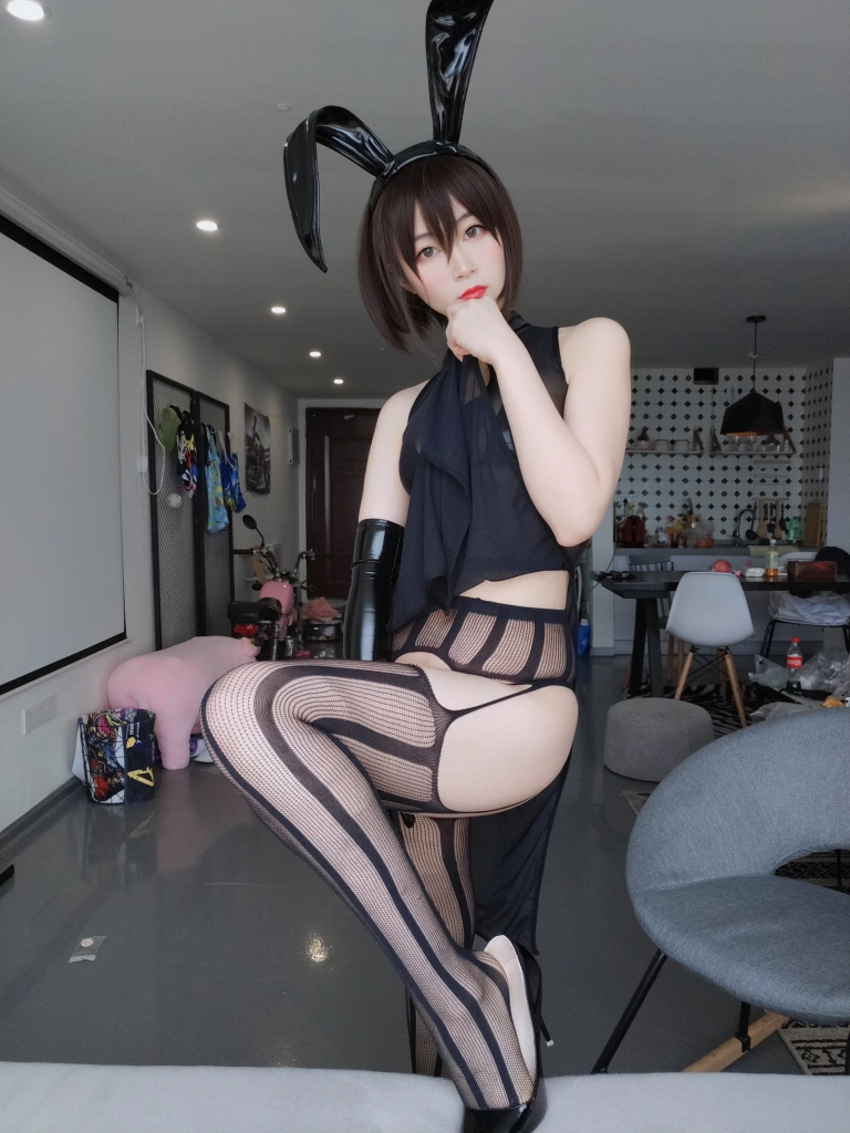 《透明旗袍》｜白银81 · 45张写真、2 个视频