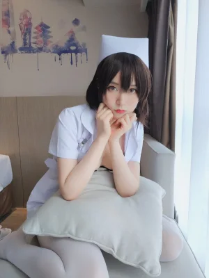 《短发小护士》｜白银81 · 37张写真