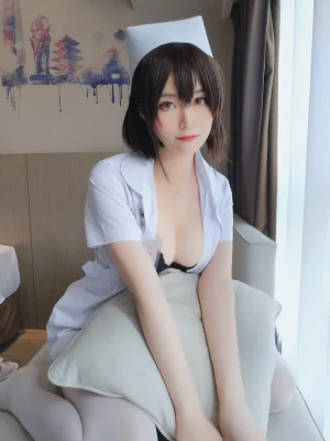 《短发小护士》｜白银81 · 37张写真